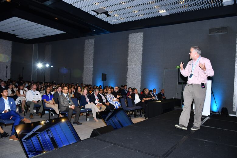 IA en medicina: Dr. Adam Rodman advierte sobre desafíos éticos en la práctica clínica