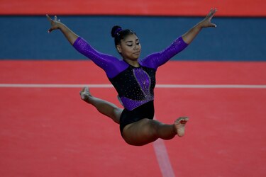 La panameña Hillary Heron repite el Biles en suelo y enloquece al público en Santiago