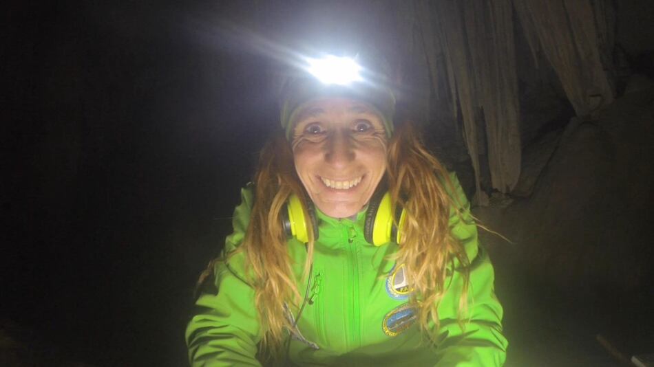 Deportista española sobrevive 500 días aislada en una cueva