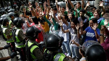 Universitarios exigen a Maduro resultados en mesa de diálogo