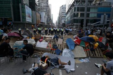 Tribunal Supremo de Hong Kong ordena a los manifestantes abandonar Mong Kok
