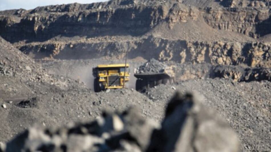 China domina cadena de suministro para autos eléctricos