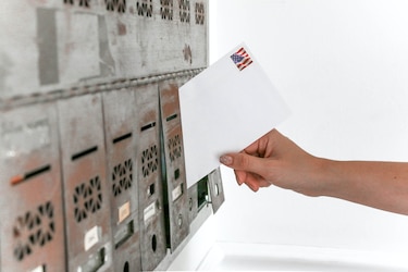 Más de 100 cartas con polvo blanco enviadas a funcionarios públicos en Kansas