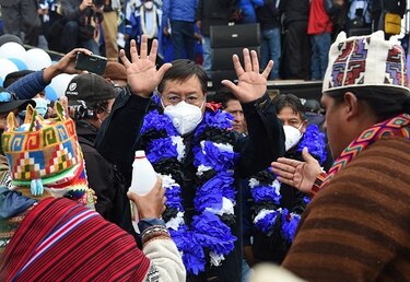 Bolivia: Mesa y Arce cierran campaña electoral polarizada por la figura de Evo