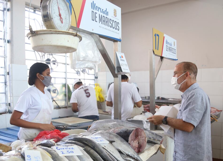 A pesar de las críticas, Fábrega avanza con polémico mercado