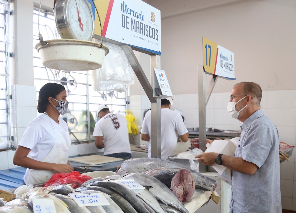 A pesar de las críticas, Fábrega avanza con polémico mercado