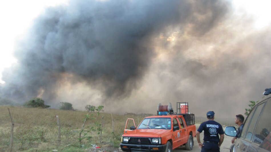Se registra nuevo incendio en el vertedero de Chitré; alcalde ordena cierre del lugar