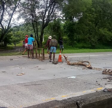 Aprehenden a dos personas por dañar vehículos y cobrar por circular en el área del corredor Norte