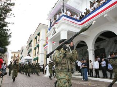 Participación de Fuerza Pública atrasa desfile en la ruta uno