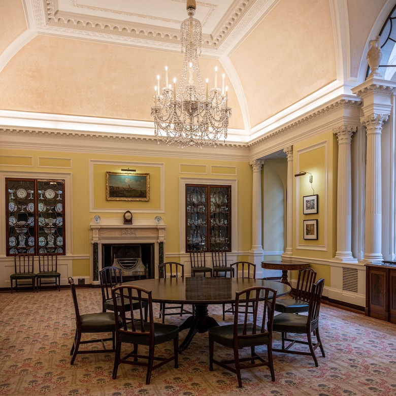 Cómo es el centenario edificio de Londres que guarda 400,000 lingotes de oro, incluyendo numerosos que pertenecen a Venezuela y están en disputa con Reino Unido