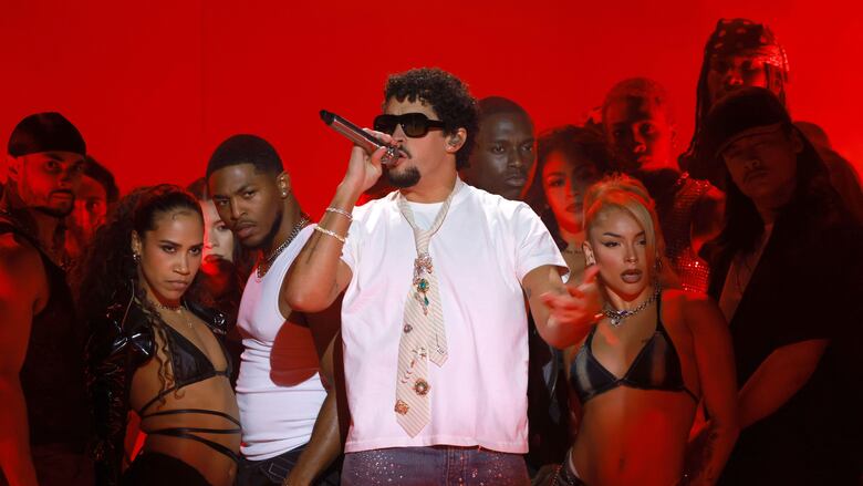 El potente mensaje de apoyo a los inmigrantes en EUA que lanza Bad Bunny en el videoclip de “NUEVAYoL”