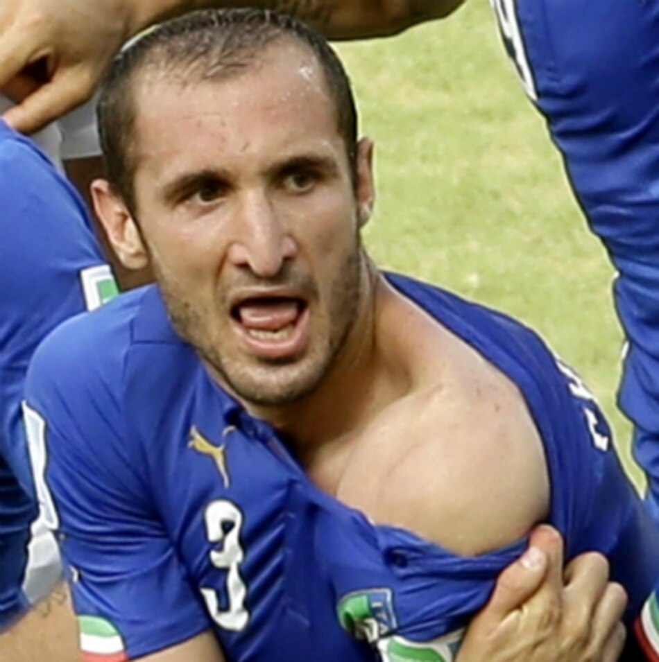 Chiellini culpa al árbitro mexicano por la eliminación de Italia