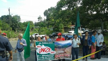 Coordinadora de Bugaba protesta en medio de inauguración de un puente