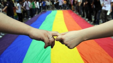 Avalan matrimonio civil igualitario en Ecuador