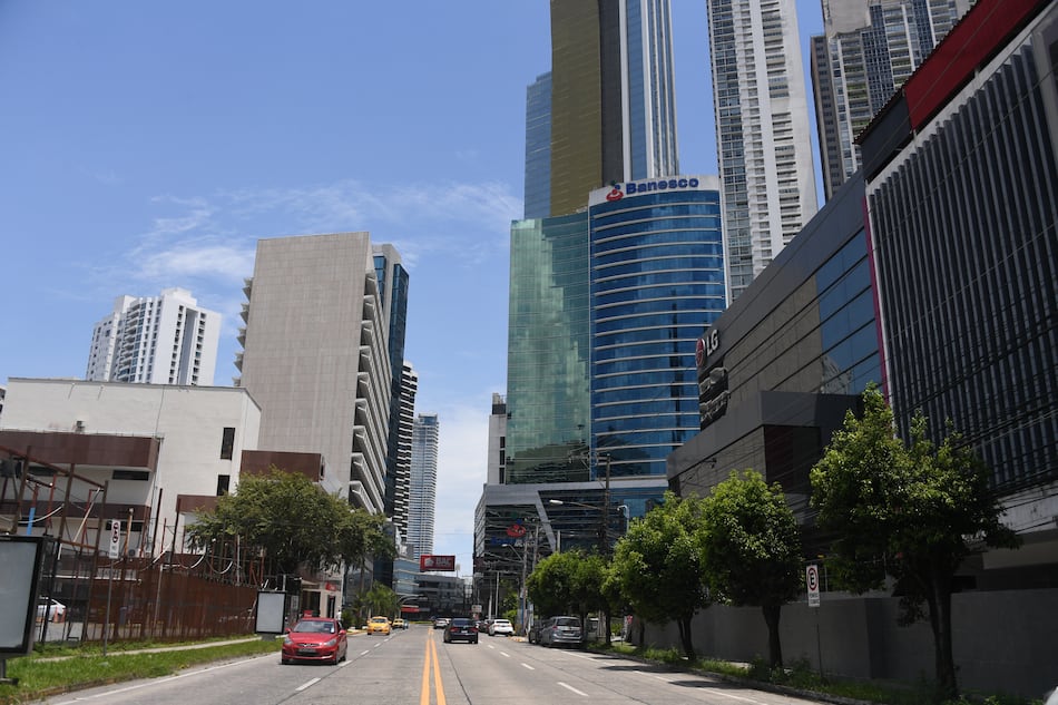 Fitch Ratings prevé moderada alza de tasas de interés en Panamá