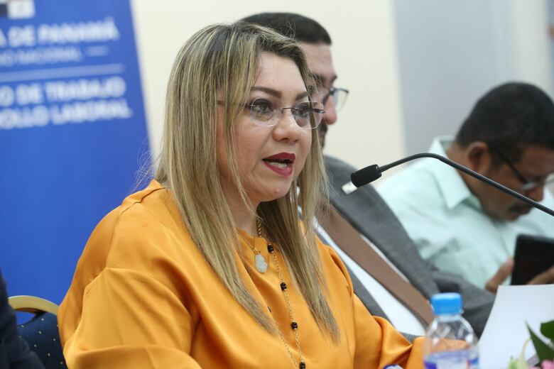 Caída del empleo formal y del ingreso marcarán el debate del salario mínimo