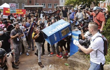 Trump afirma que en violencia en Charlottesville 'hubo culpa de ambas partes'