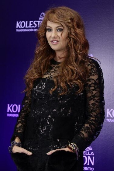 Paulina Rubio se convierte en pelirroja