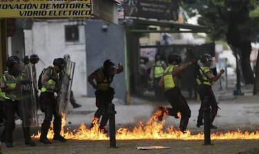 Protestas en Venezuela dejan represión y 585 detenidos