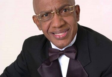 El legendario salsero Roberto Roena fallece a los 81 años de edad