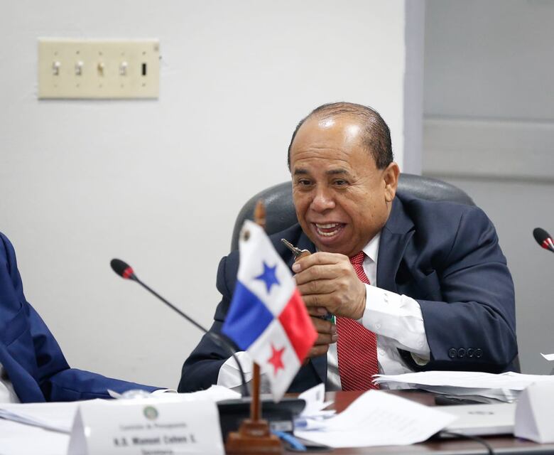 ‘No somos botellas’: funcionarios de la Asamblea reclaman pago de quincena vencida