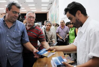 Crean libro sobre el riesgo de extinción que amenaza a la especie humana