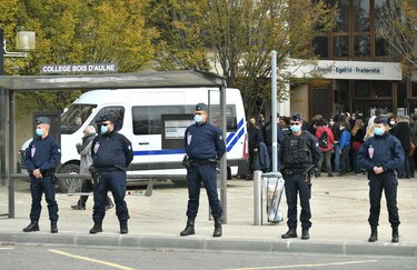 Conmoción y varios detenidos en Francia tras la decapitación de un profesor