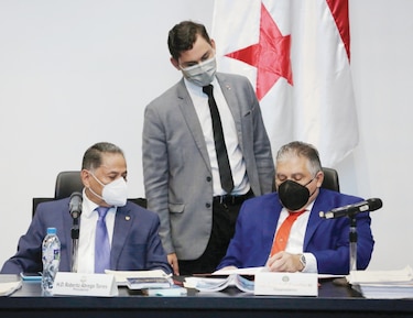 Suspenden revisión de denuncias contra magistrados