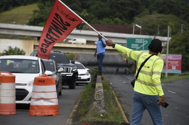 Se reactivan las manifestaciones este viernes 27 de octubre: estas son las vías que amanecen cerradas