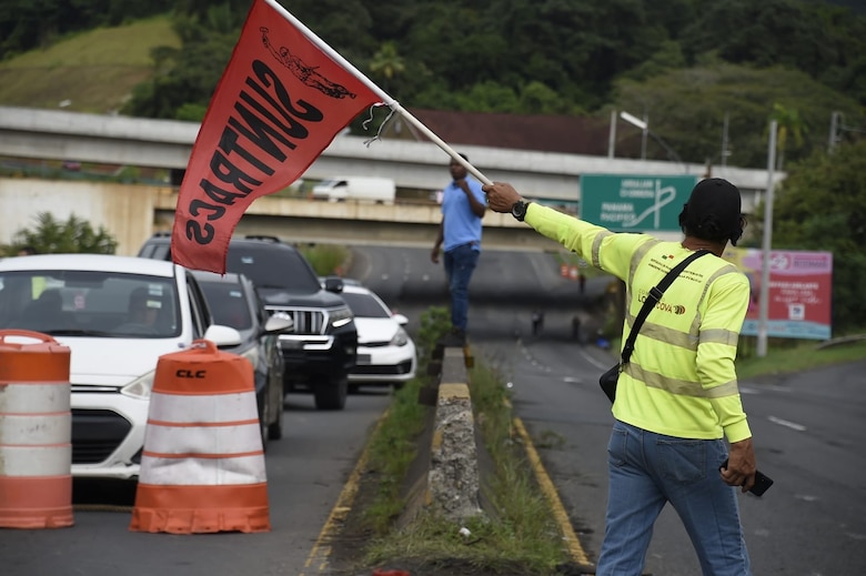Se reactivan las manifestaciones este viernes 27 de octubre: estas son las vías que amanecen cerradas