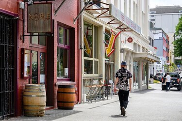 Por qué los ciudadanos de Nueva Zelanda están abandonando su país en números récord