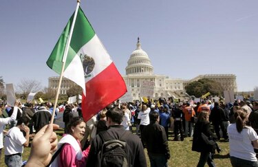 Más latinos acceden a noticias en inglés en EU