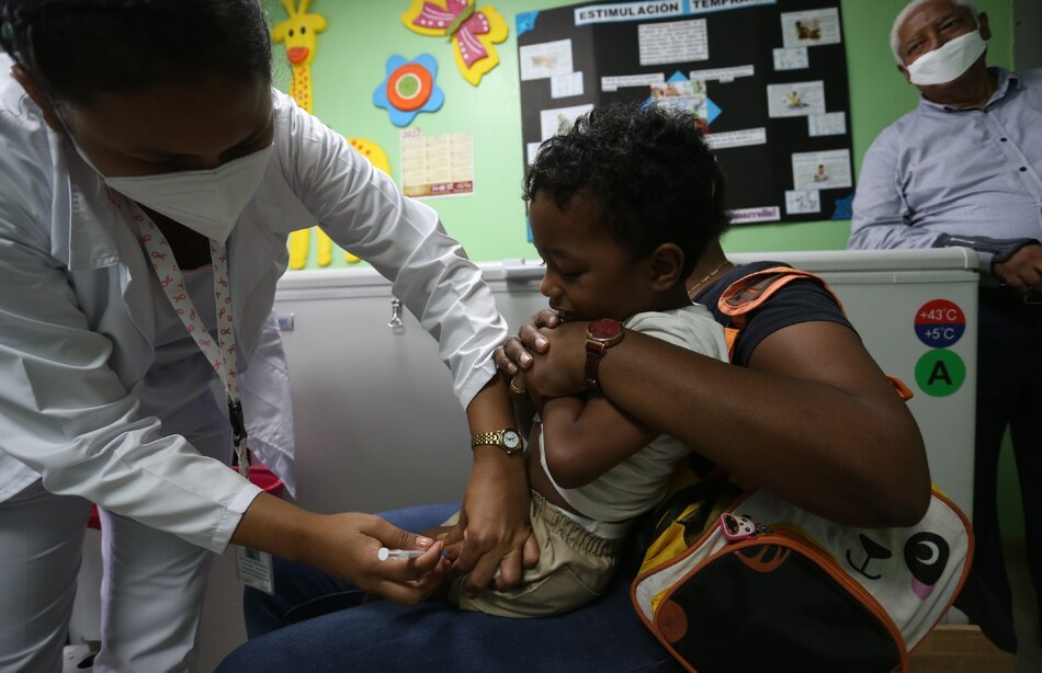 Alerta roja por la baja vacunación de niños contra la covid-19 y otros virus