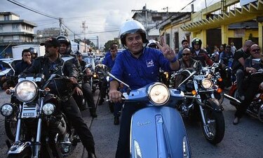 Candidato presidencial cierra su campaña ante 5 mil seguidores