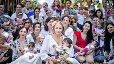 Madres se reúnen para fomentar la lactancia