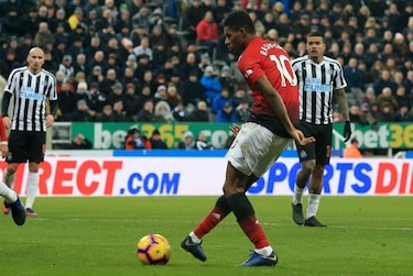 Manchester United sigue con racha ganadora, el Chelsea se atasca