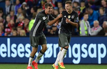 Alemania inicia defensa del cetro mundial con cómodo triunfo