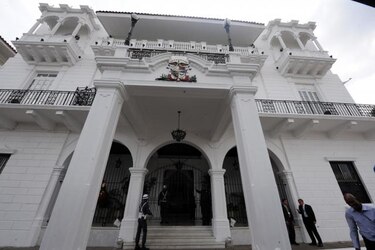 Gobierno decreta cierre parcial de las oficinas públicas y municipales el 24 y 31 de diciembre de 2025