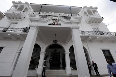 Gobierno decreta cierre parcial de las oficinas públicas y municipales el 24 y 31 de diciembre de 2025