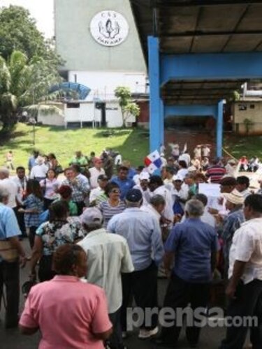 Jubilados cierran la vía Transístmica