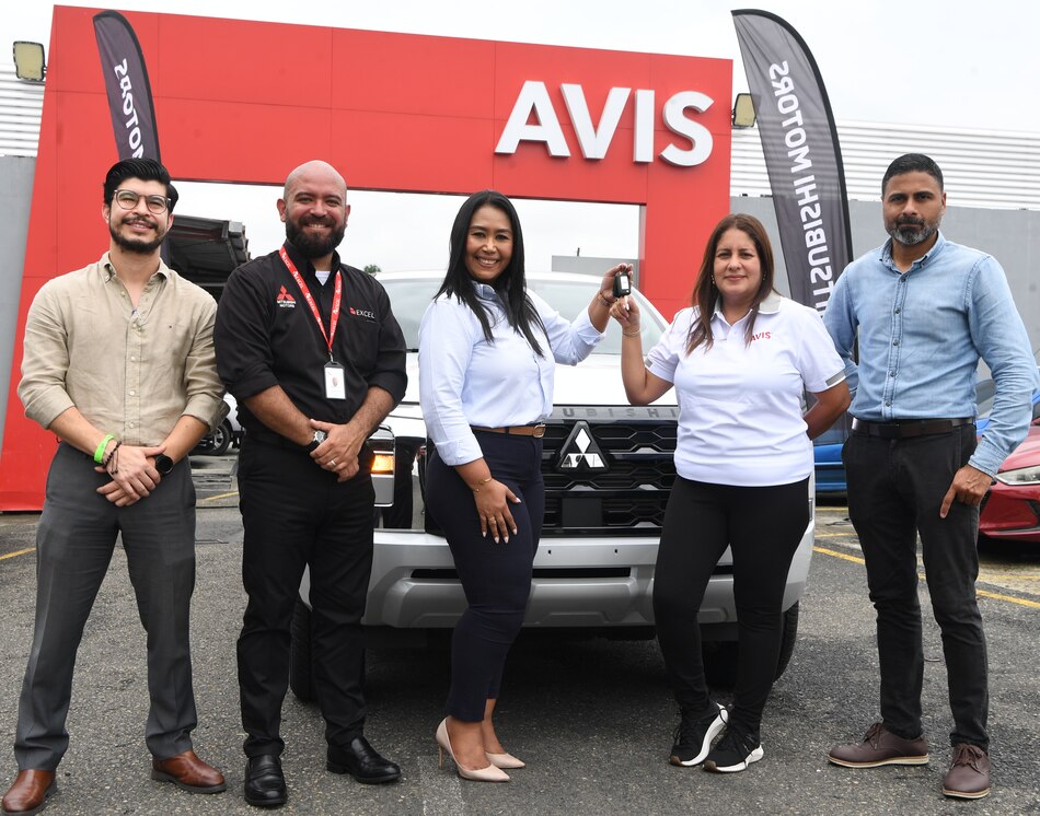 Entrega de flota Mitsubishi de Excel Panamá a Avis Rent a car