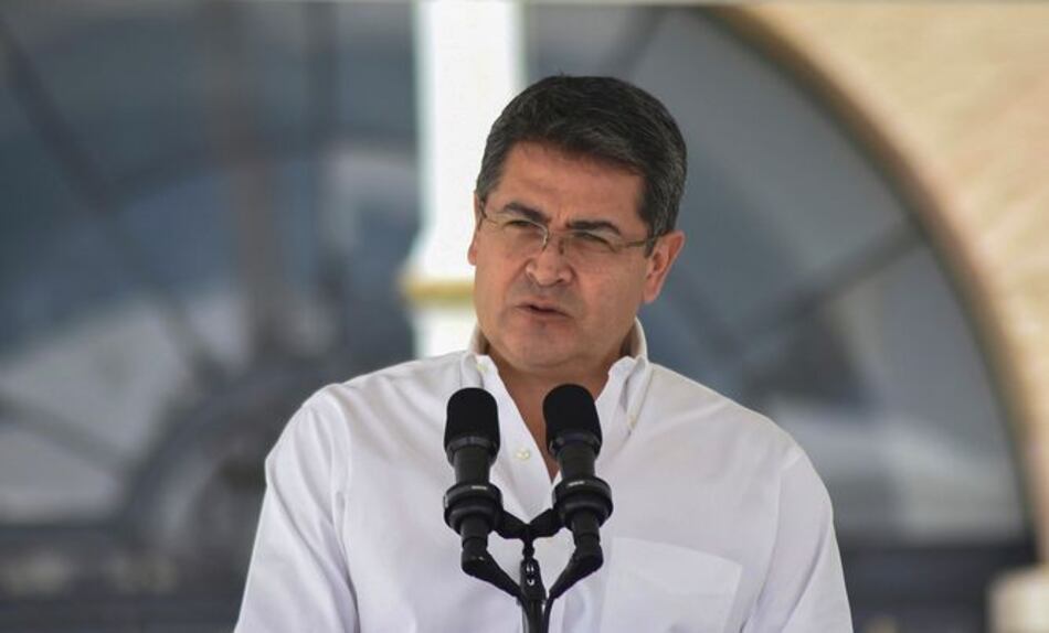 Gobierno hondureño promete empleo a los migrantes de la caravana que regresen al país