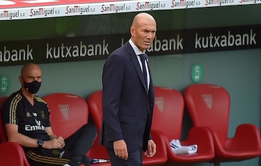 Zidane está “cansado” de las polémicas sobre arbitrajes al Real Madrid