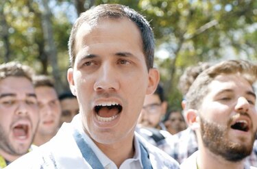 Venezolanos avalan en las calles ruta de Guaidó