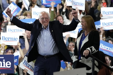 Bernie Sanders se retira de la carrera presidencial estadounidense y apoyará a Joe Biden