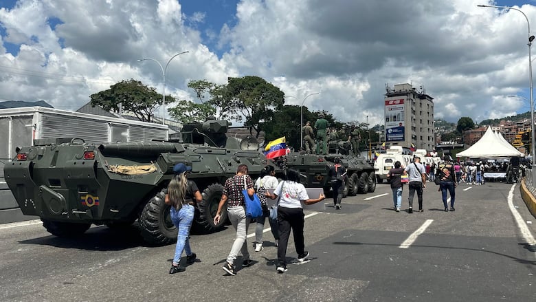 ‘Si tengo que dejar mi vida luchando, la dejo’: el entrenamiento a civiles que hace el gobierno de Venezuela