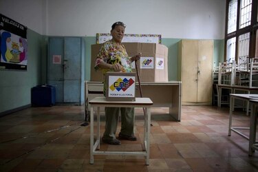 Rector electoral denuncia irregularidades en comicios de Venezuela
