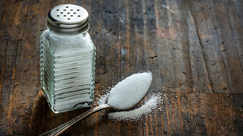 Cuánta sal es mucha sal y por qué consumir muy poca también puede ser perjudicial