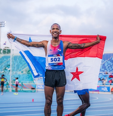 Panameño Diddier Rodríguez conquista el oro en los 3,000 metros con obstáculos
