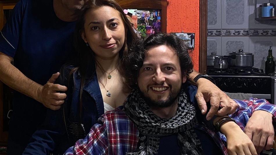 ‘Mi hermano desapareció y al mes lo acusaron de mercenario’: la incertidumbre que rodea a las decenas de colombianos que están siendo detenidos en Venezuela